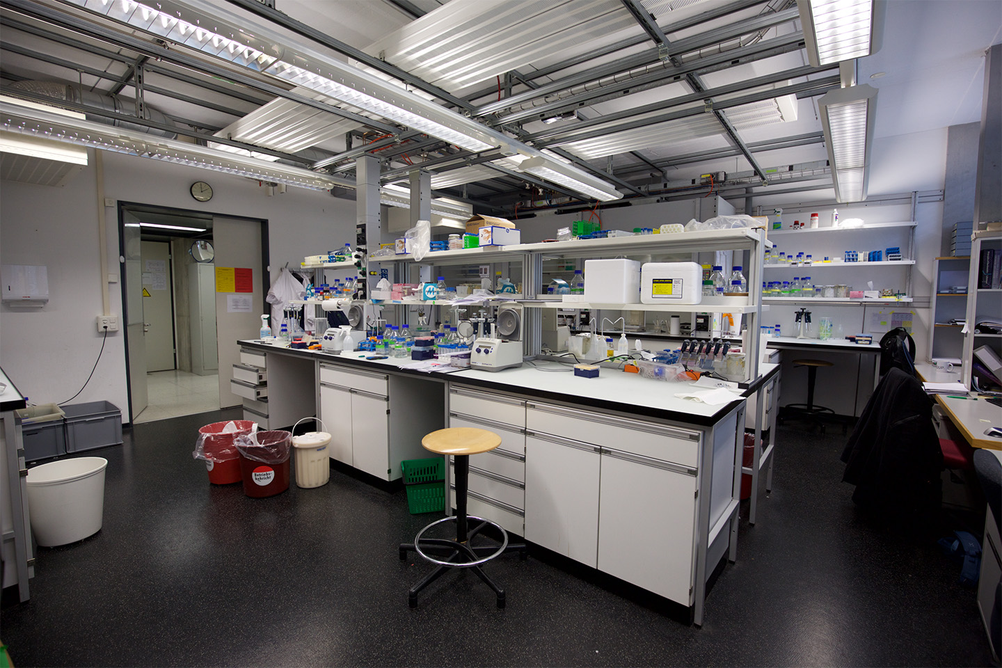 Enlarged view: Lab room 2